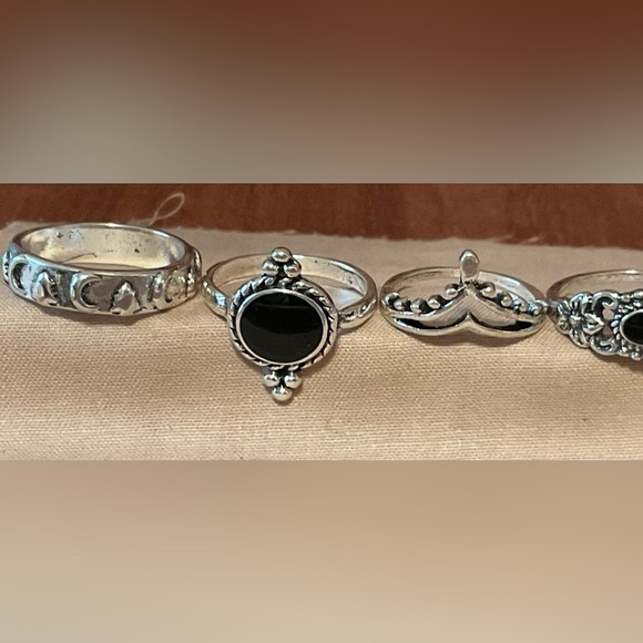 Set of 8 Finger Rings, BN - Picture 4 of 4